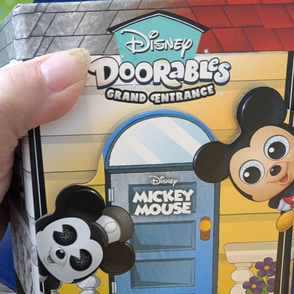 Disney Doorables Grand Entrance 3-in Mickey Mouse Steamboat Willie 2-piece Set - Picture 4 of 6